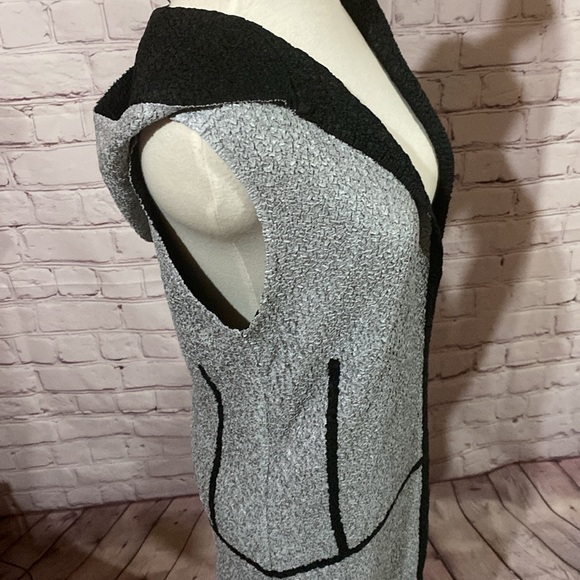 Super stretchy double sided hooded vest - Picture 4 of 9